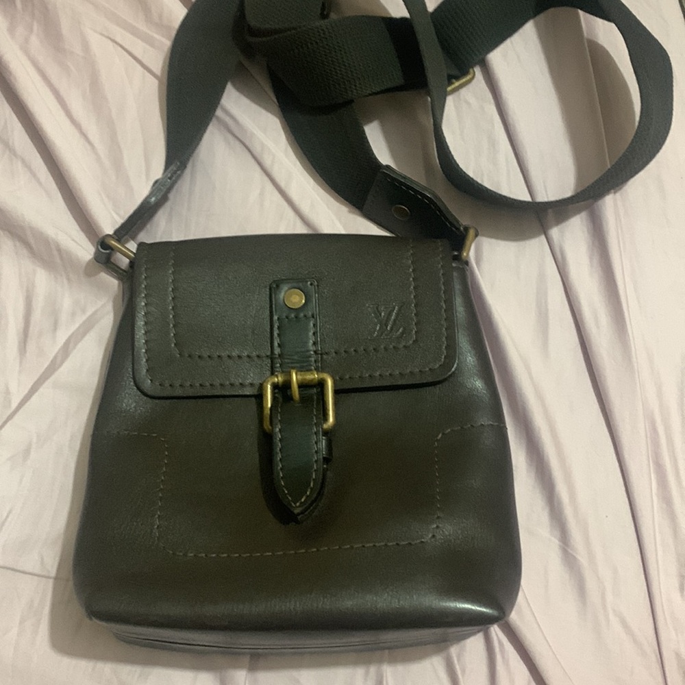 AUTHENTIC Louis Vuitton Utah side bag